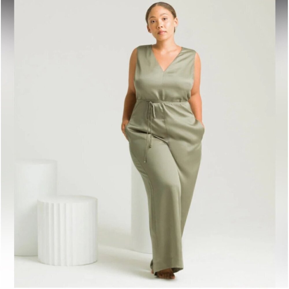 NWT ETTITUDE Sateen Bamboo Jumpsuit Size L Pockets Zip In Back plunging V